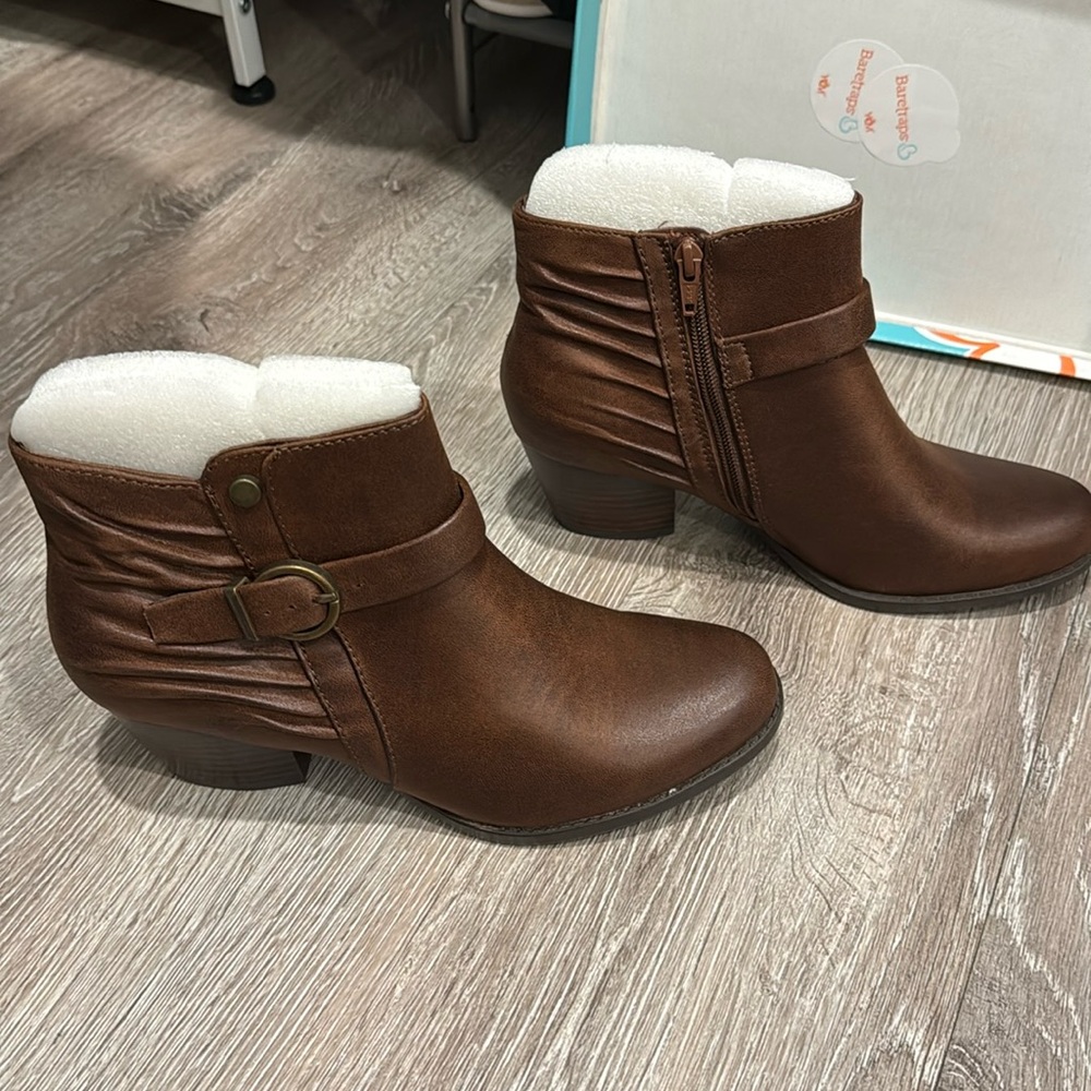NEW Baretraps brown booties